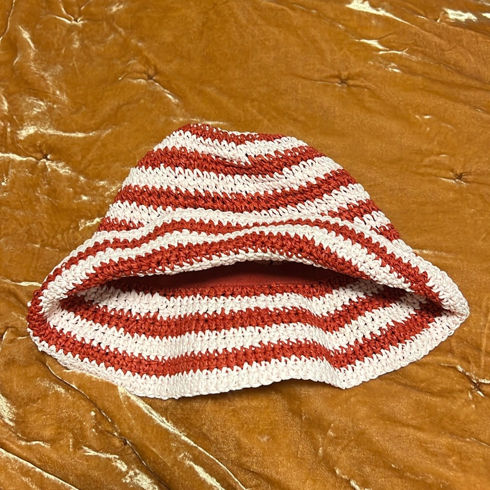 STRIPPED BUCKET HAT